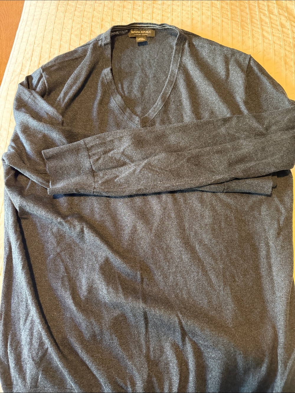 Banana Republic Men's V-Neck Long Sleeve Sweater — Charcoal Gray